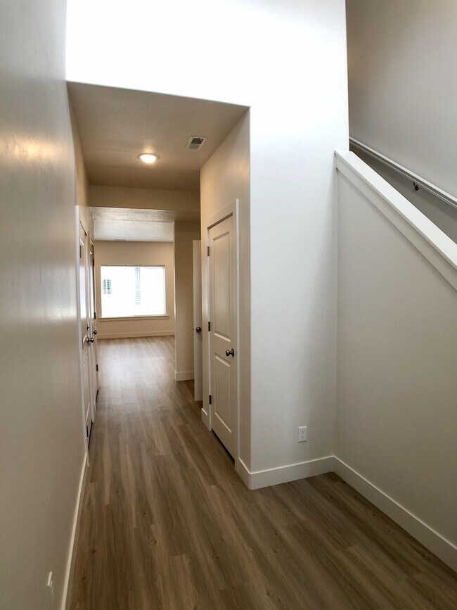 Building Photo - 433 S 1400 E