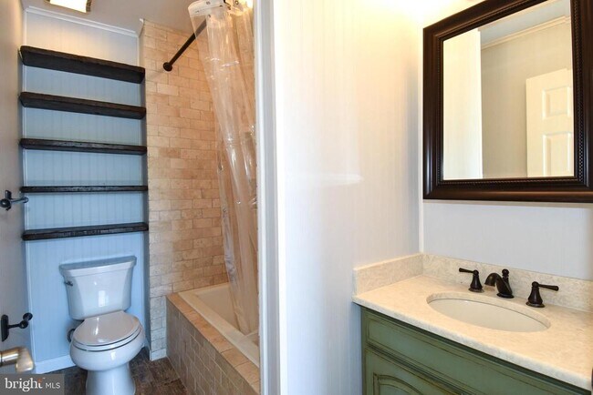Building Photo - 308 Forbes St