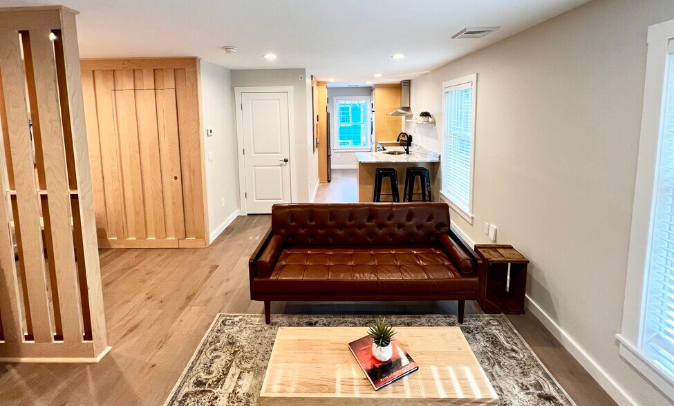 Primary Photo - 179 Butternut St