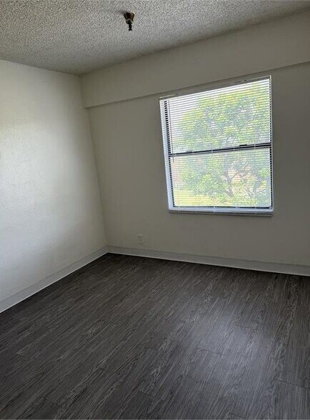 Building Photo - 363 E Gilbert St