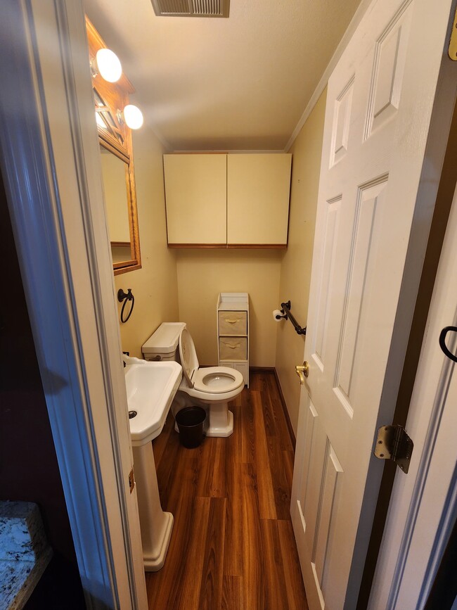 1/2 bathroom (1st floor) - 4221 Regulus Crse