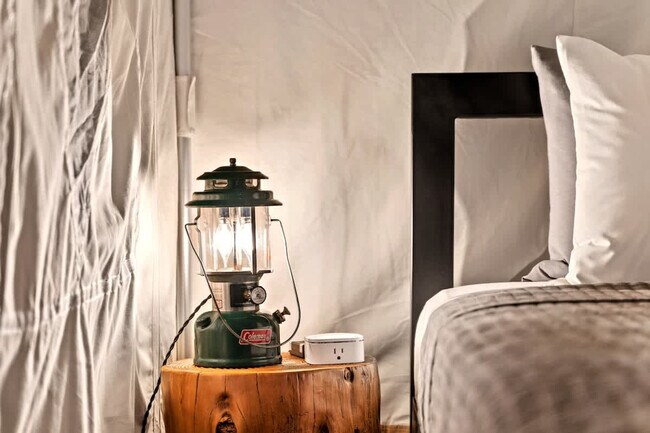 Building Photo - 3553 N Racine Ave