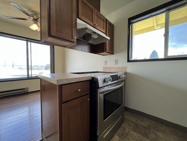 Building Photo - Spacious 3 Bedroom with Bonus Living Area, Patio & Built in Fireplace