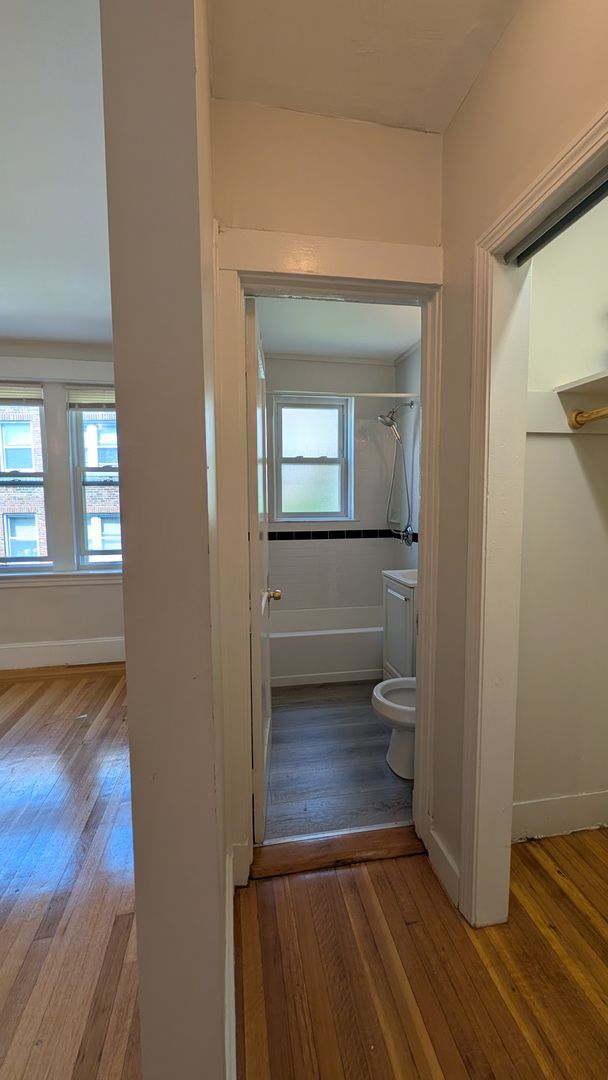 Building Photo - Great Deal Avail Now - 2-bed, 1-Bath