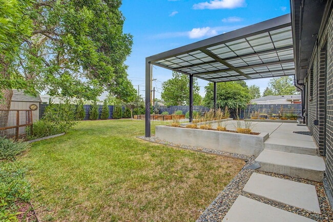 Building Photo - 5565 E Bails Dr