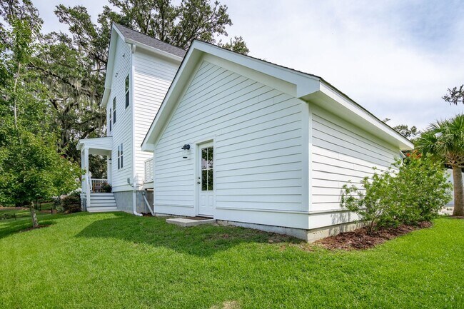 Building Photo - Waterfront Living in Stone view – 3BR Home...