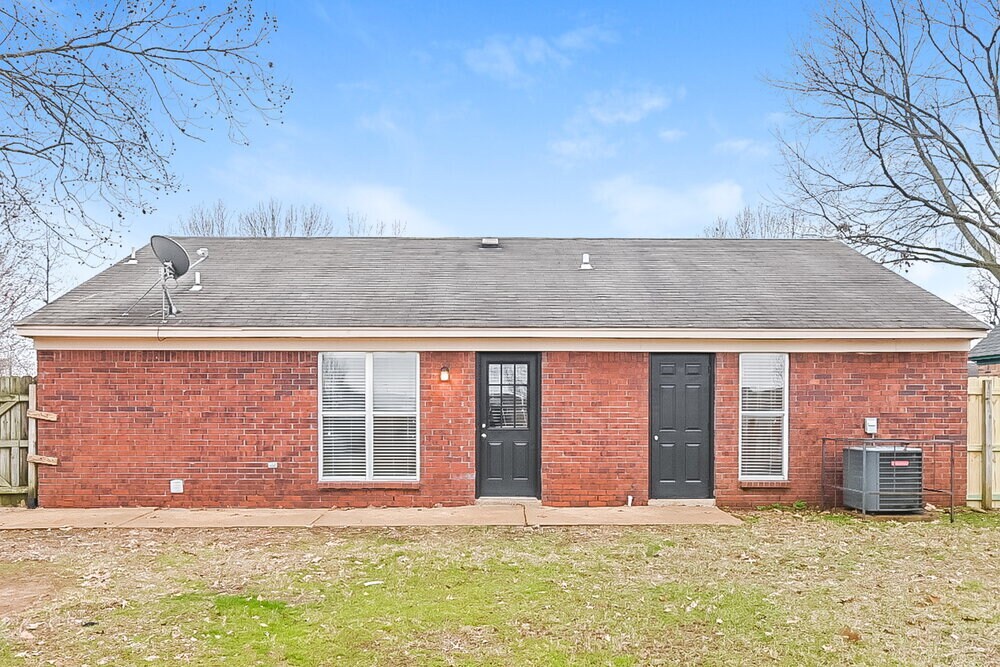 Building Photo - 4210 Brighton Dr