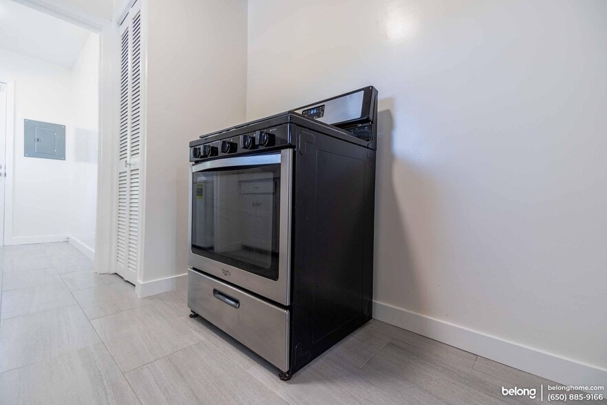 Building Photo - 1458 Hopkins St