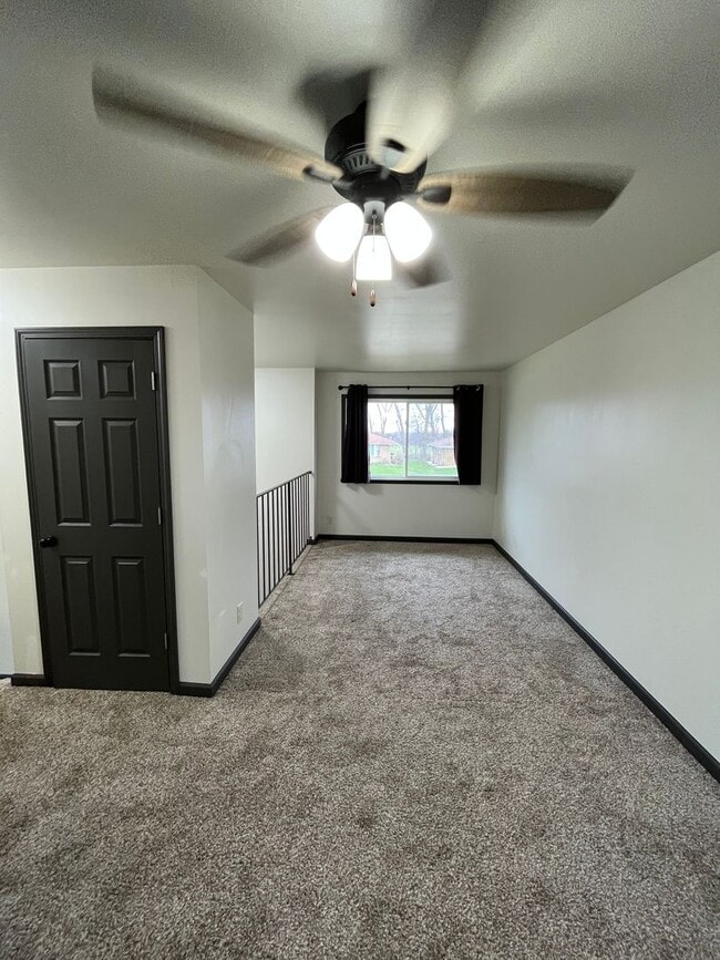 Building Photo - 545 Sandra Ln