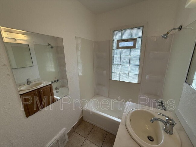 Building Photo - 5642 N 61st St