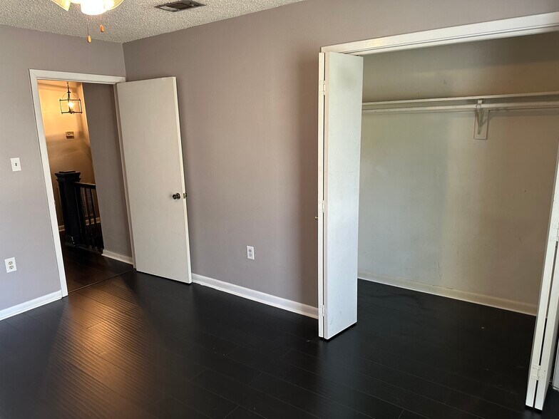 Building Photo - 540 S Flannery Rd