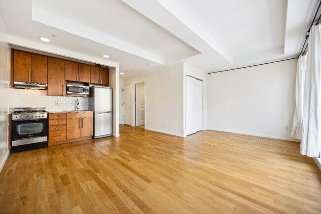 Building Photo - 416 E 117th St