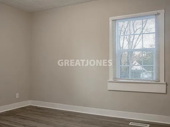 Building Photo - 760 Hopkins Dr