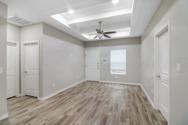 Building Photo - 2813 E Israel Ave