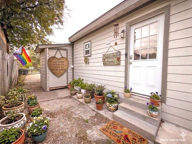 Building Photo - 1315 Whitley Dr