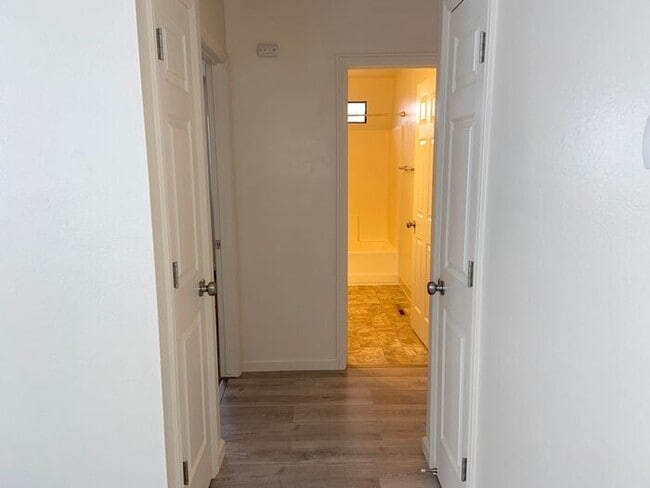 Building Photo - Reno Duplex - 1 Pet Friendly, Garage, Dish...