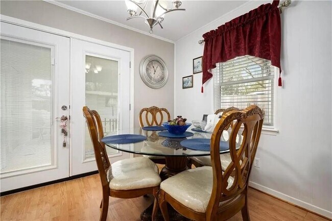 Building Photo - 2511 Club House Rd