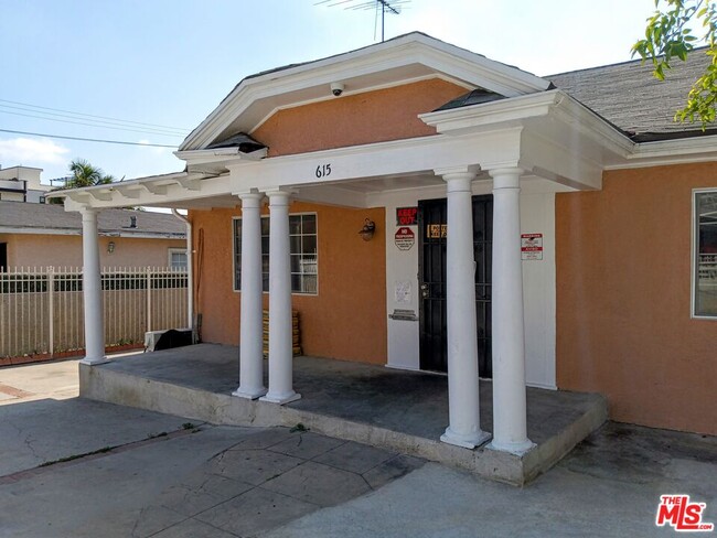 Building Photo - 615 N Oxford Ave