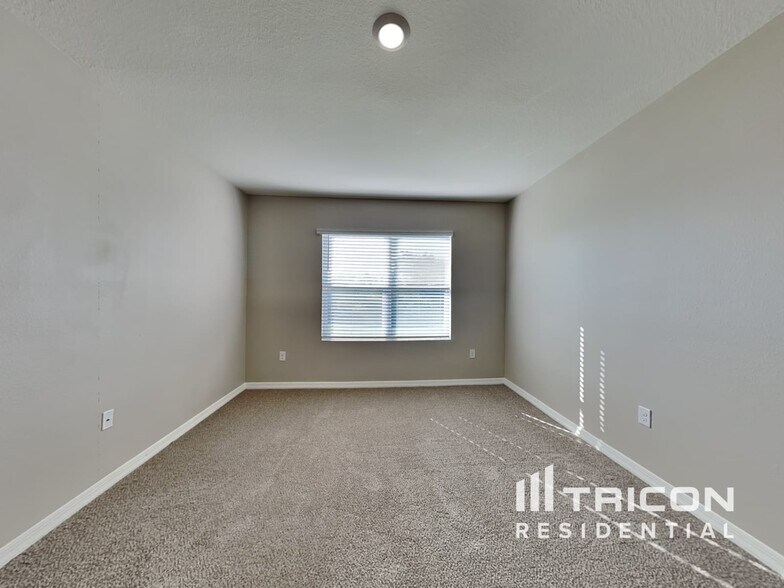 Building Photo - 242 Meadowbrook Blvd