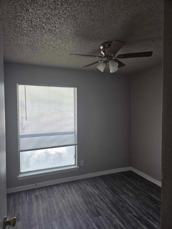 Building Photo - 2406 S Laredo St