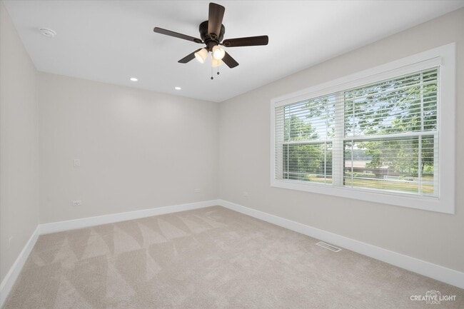 Building Photo - 2S920 Hickory Ln