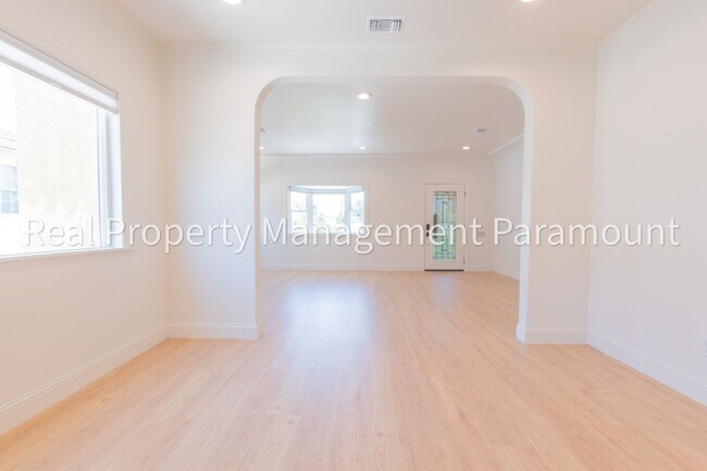 Building Photo - Beautiful Newly Renovated 3-Bedroom Home in a Prime Location