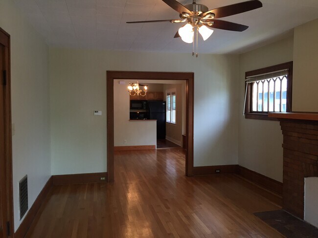 Building Photo - 258 Buckingham Ave