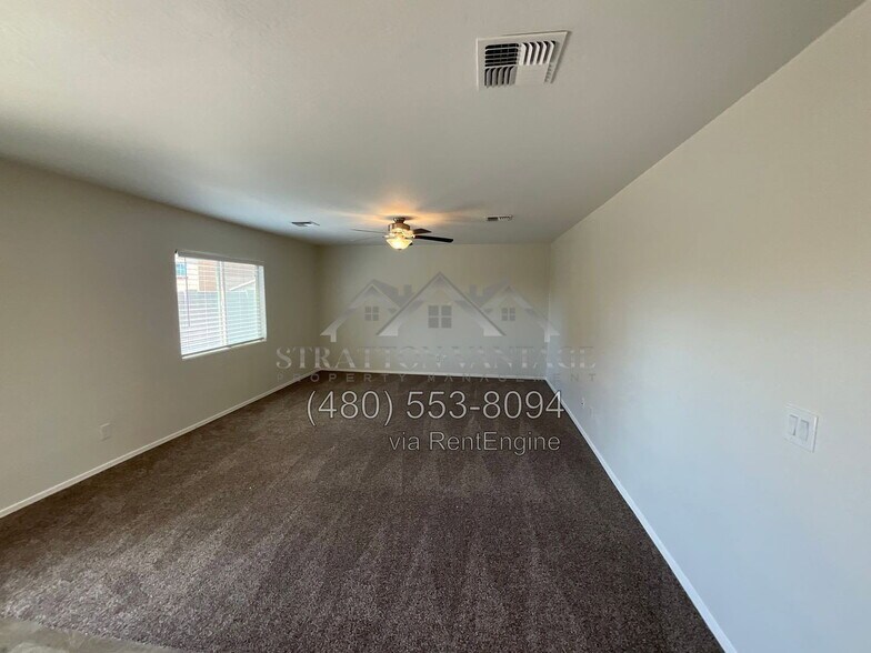 Building Photo - 258 S Oak St
