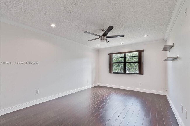 Building Photo - 9301 SW 92nd Ave
