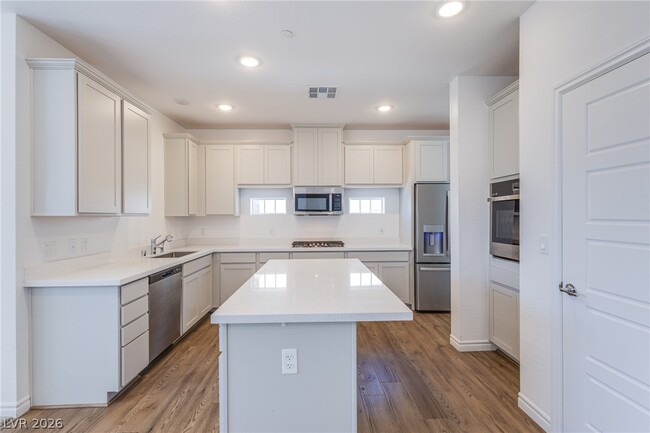 Building Photo - 2555 Hampton Rd