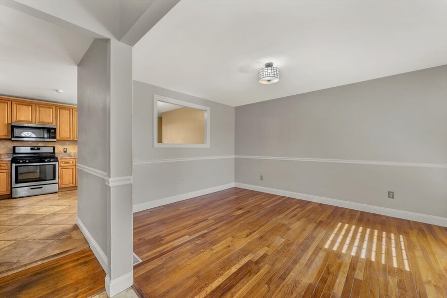 Building Photo - 1449 Coachway Ln