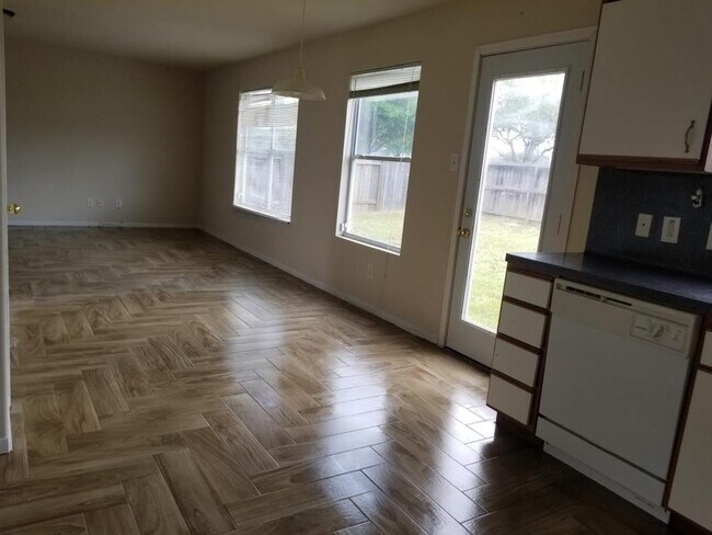 Building Photo - 7322 Satsuma Vale St
