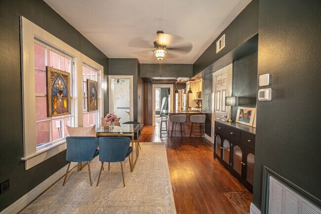 Building Photo - 309 King William St