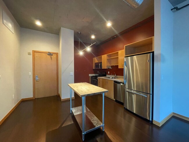 Building Photo - Loft Studio in The Pinnacle – Pearl Distri...