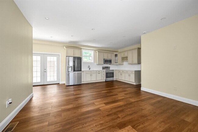 Building Photo - 14949 Hawtree St