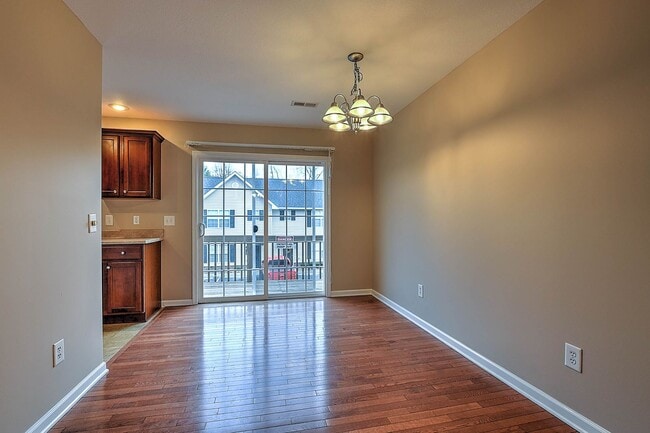 Building Photo - 2121 S Greenwood Dr