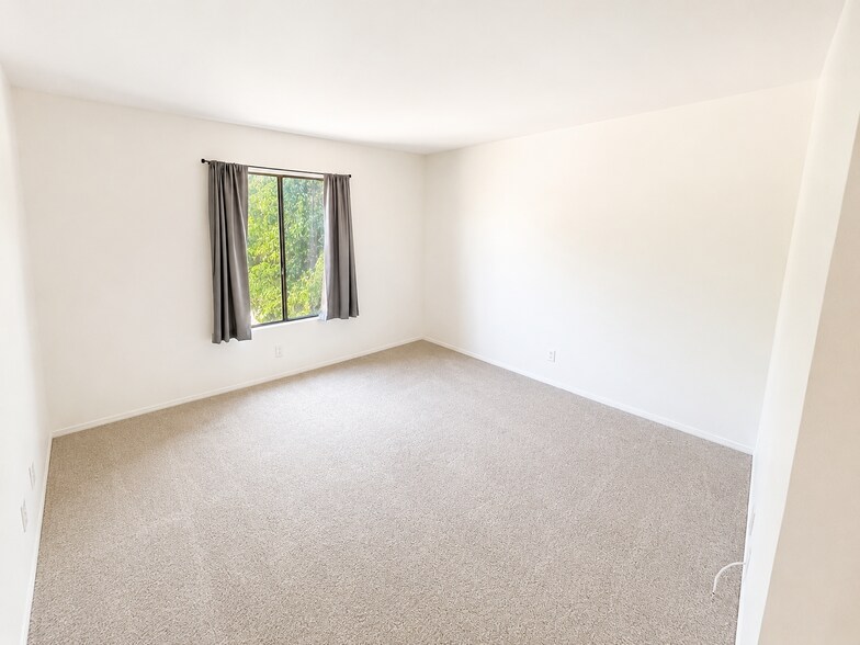 Building Photo - 160 Streamwood