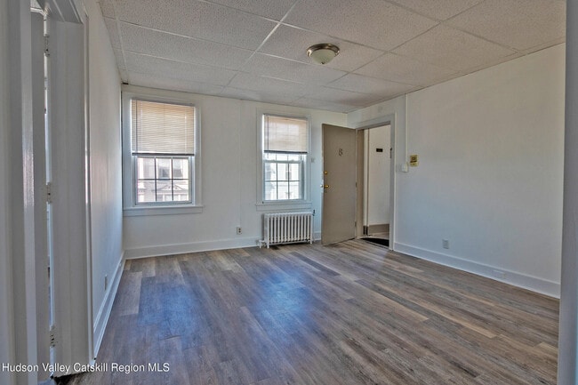 Building Photo - 720 Warren St