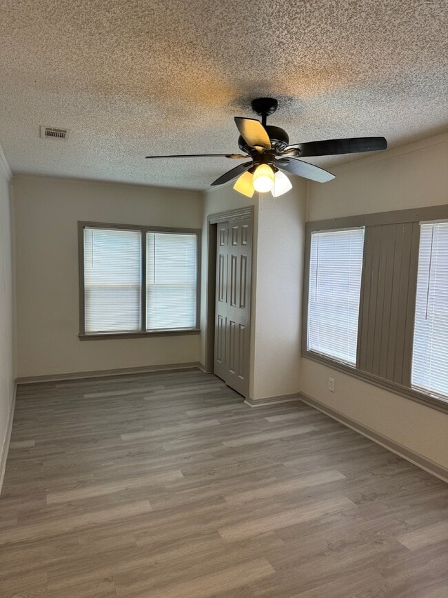 Building Photo - "Charming 2-Bedroom Home – Cozy and Comfortable 759 Sq Ft Living!"