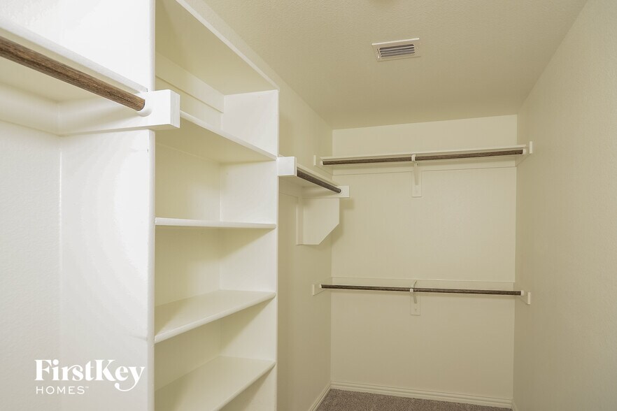 Building Photo - 905 Rosewood St