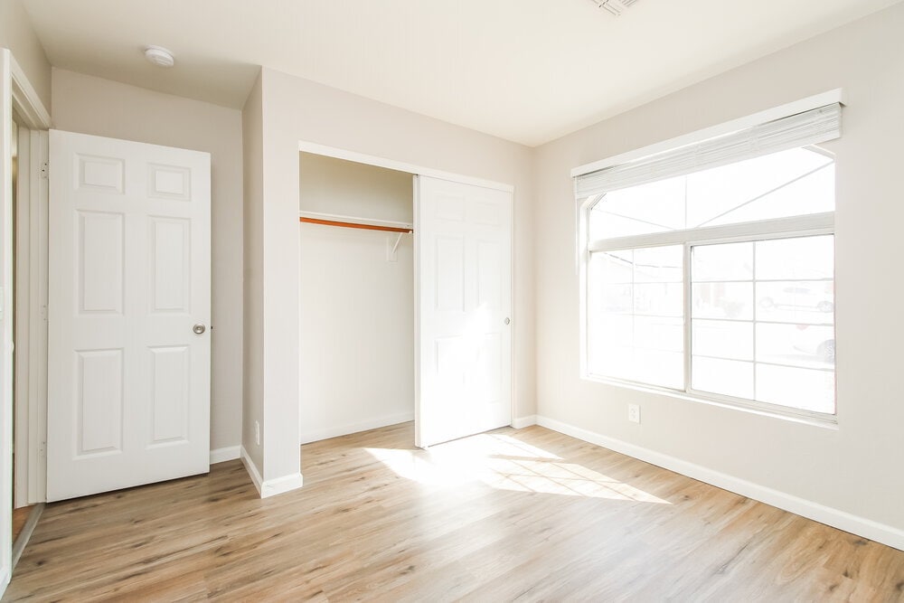 Building Photo - 986 S Wanda Dr