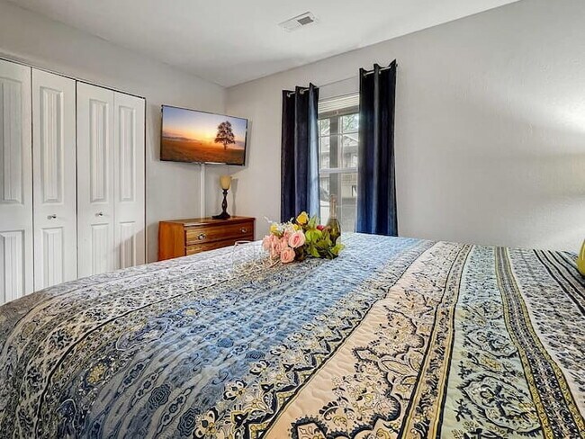 Building Photo - FULLY FURNISHED 2BR Condo