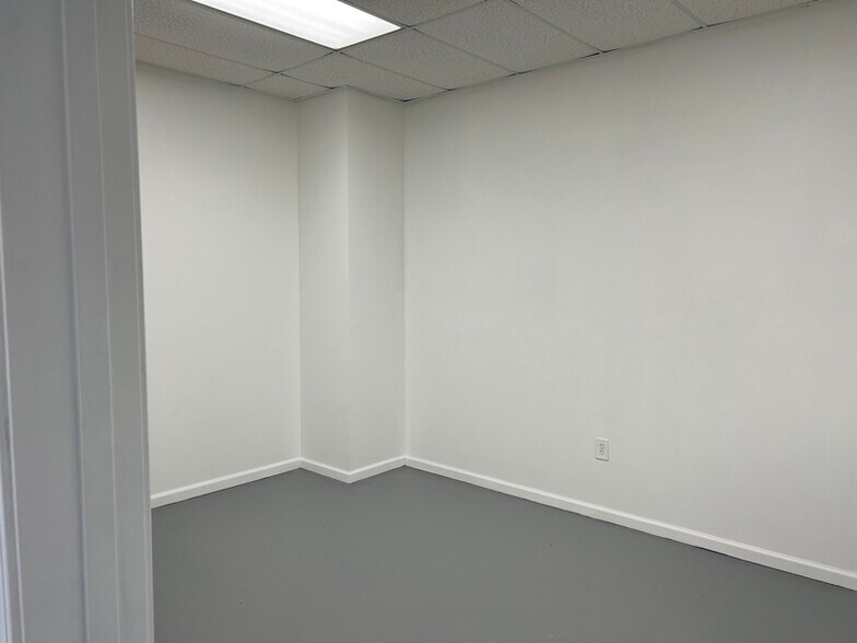 Building Photo - 128 Elk Dr