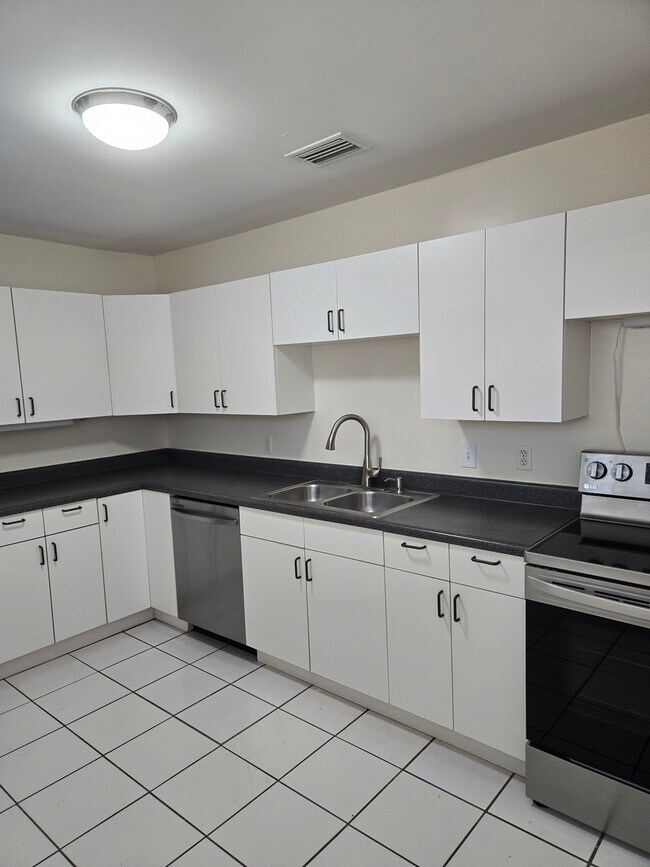 Building Photo - 3620 S Hesperides St