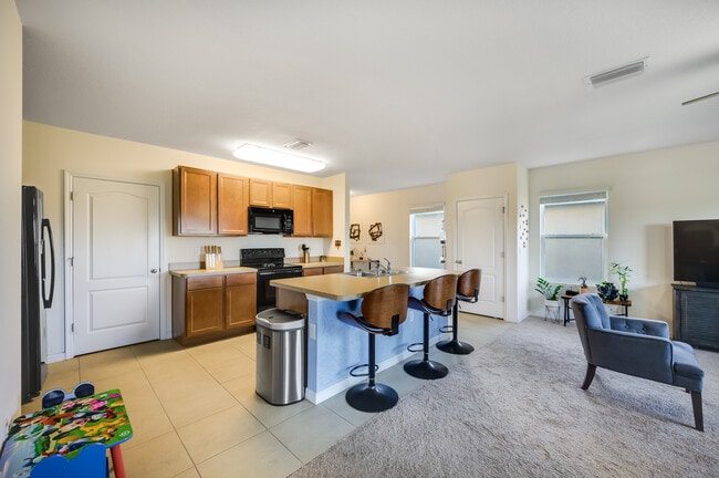 Building Photo - 10530 Whispering Hammock Dr