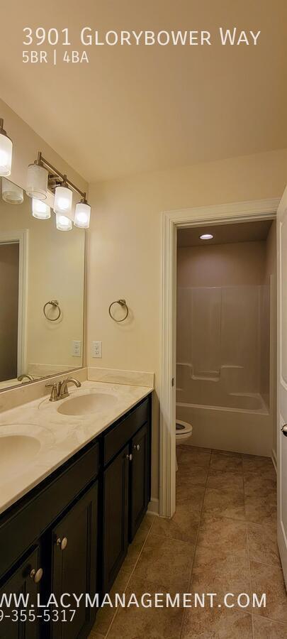 Building Photo - 3901 Glorybower Way