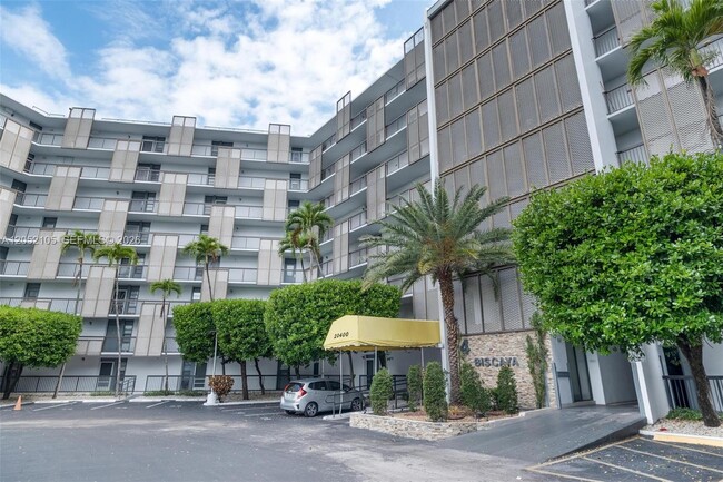 Building Photo - 20400 W Country Club Dr