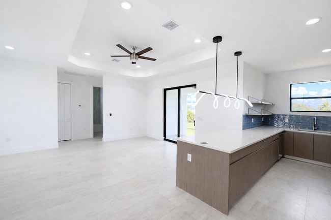 Building Photo - 211 NW 25th Ave