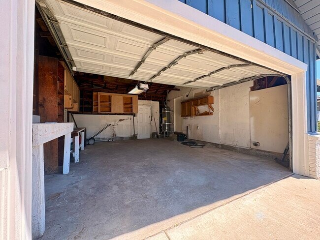 Building Photo - Great Single Story For Rent in Rio Linda CA! 3 Bedroom 1 Bathroom with large backyard