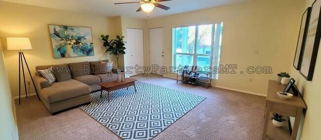 Building Photo - 305 Prairie Ave